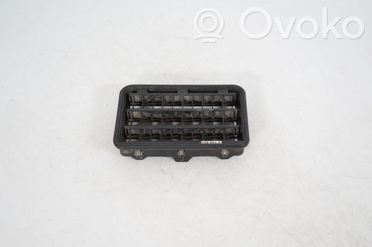 Quarter panel pressure vent