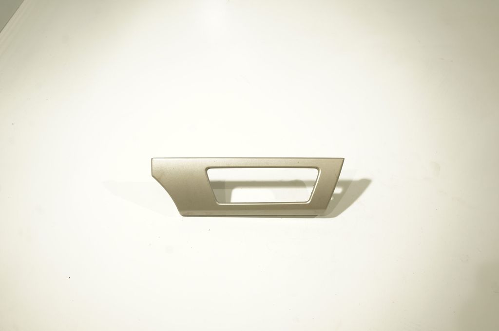 Dashboard glove box trim