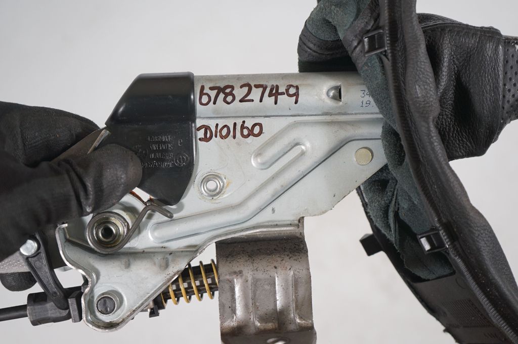 Handbrake/parking brake lever assembly (8)