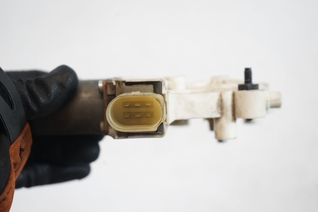 Front door window regulator with motor (6)