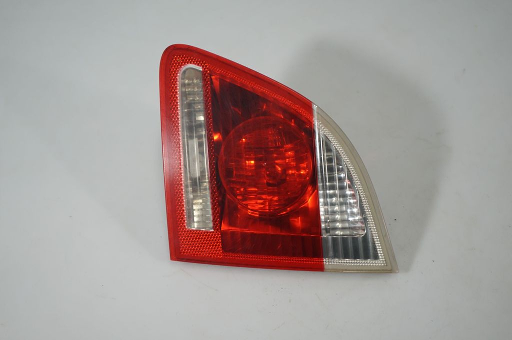 Tailgate rear/tail lights
