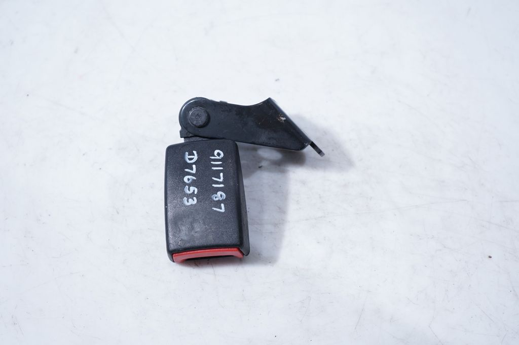 Rear seatbelt buckle (2)
