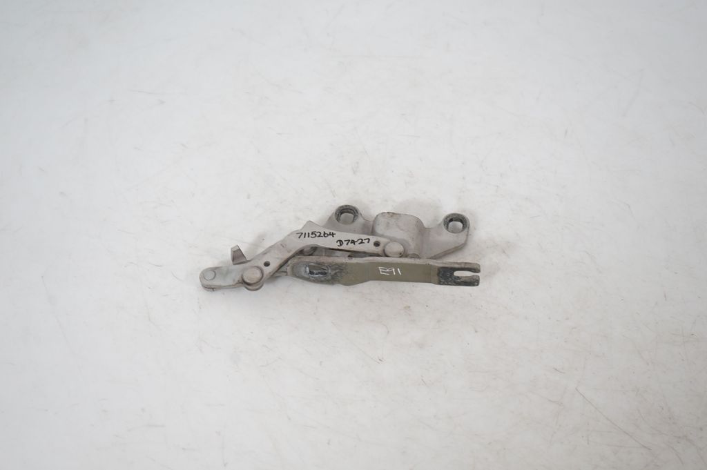 Engine bonnet/hood hinges