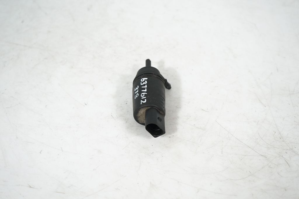 Windscreen/windshield washer pump (2)