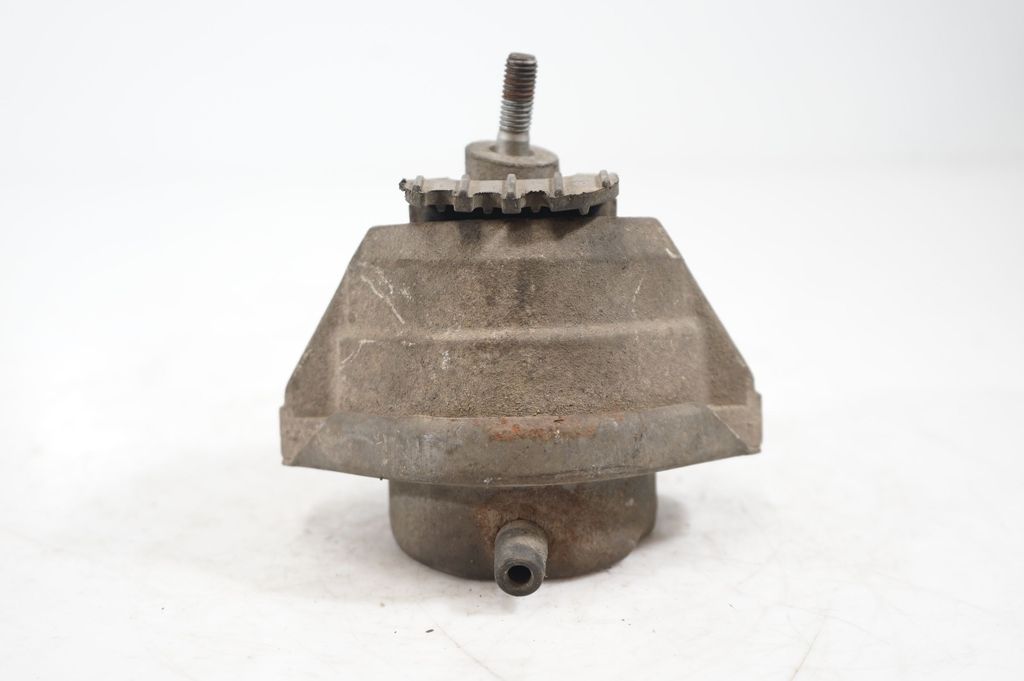 Engine mount bracket (5)