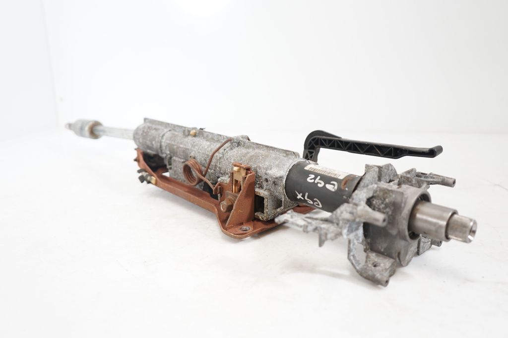 Steering wheel axle (8)