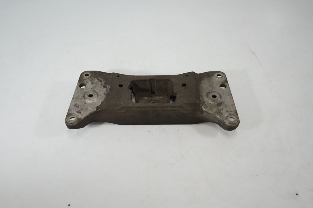 Engine mounting bracket (3)