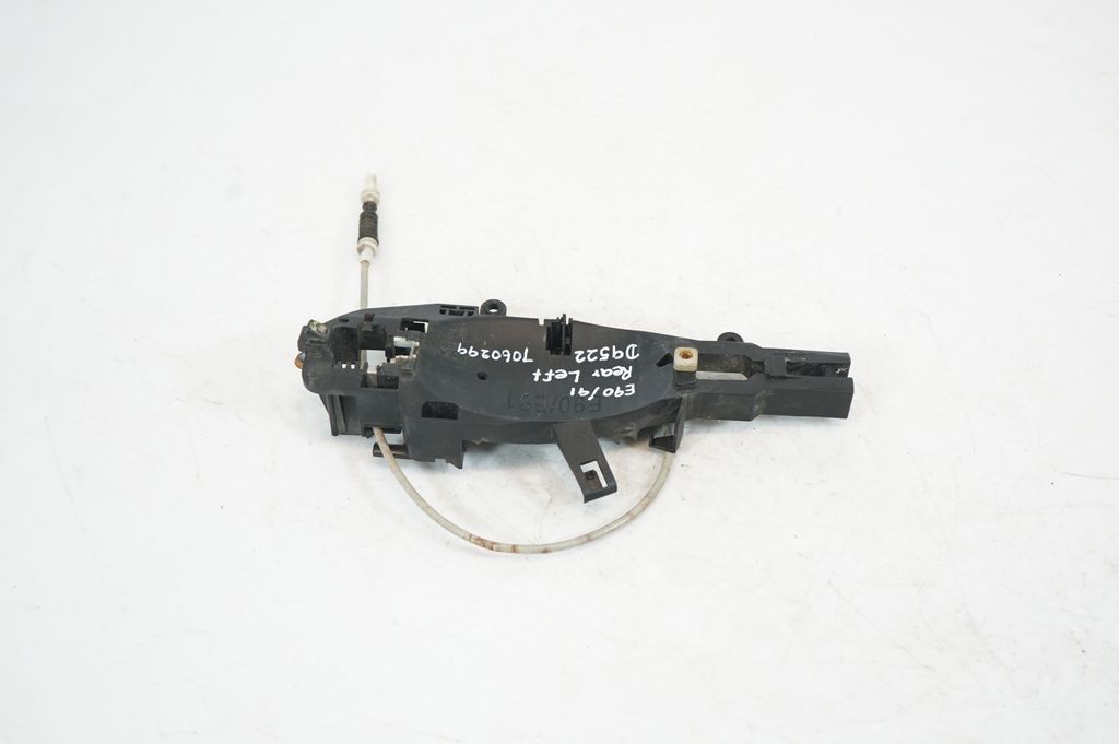 Rear door exterior handle/bracket (3)