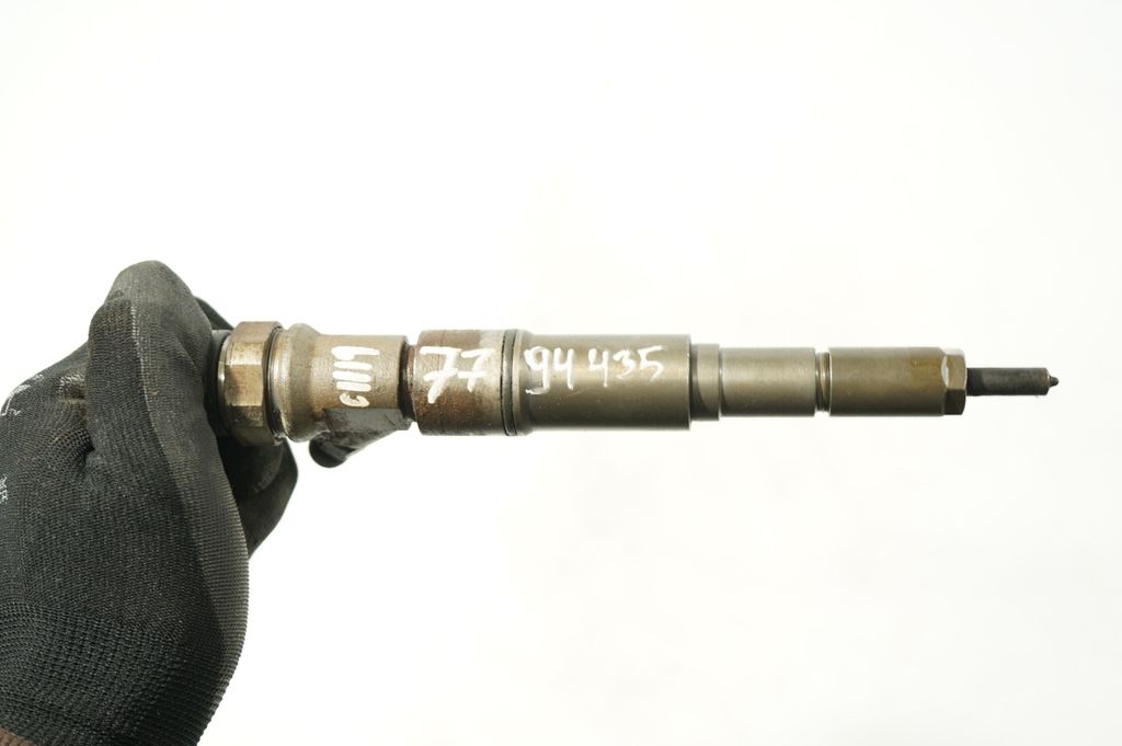 Fuel injector (7)