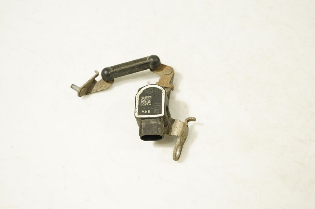 Headlight/headlamp level sensor