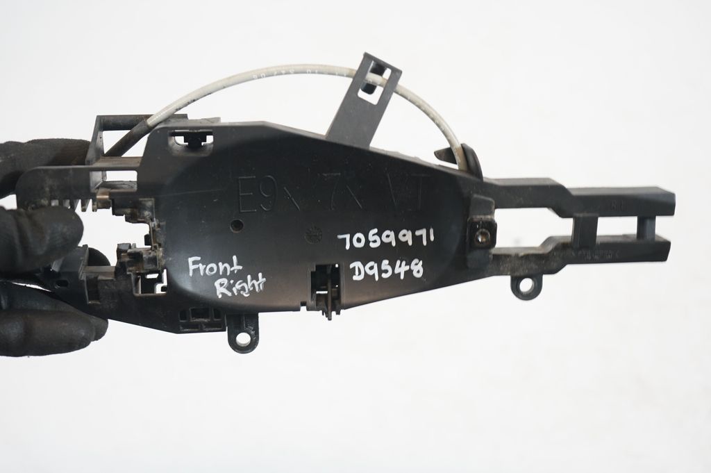 Front door exterior handle/bracket (7)