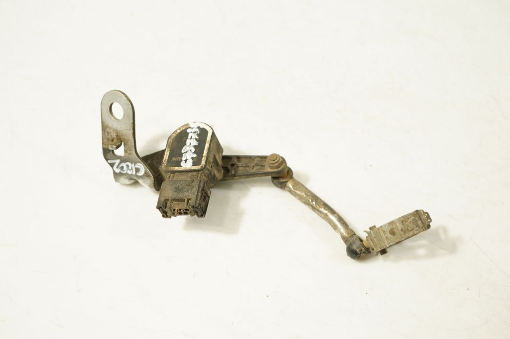 Accelerator throttle pedal (10)