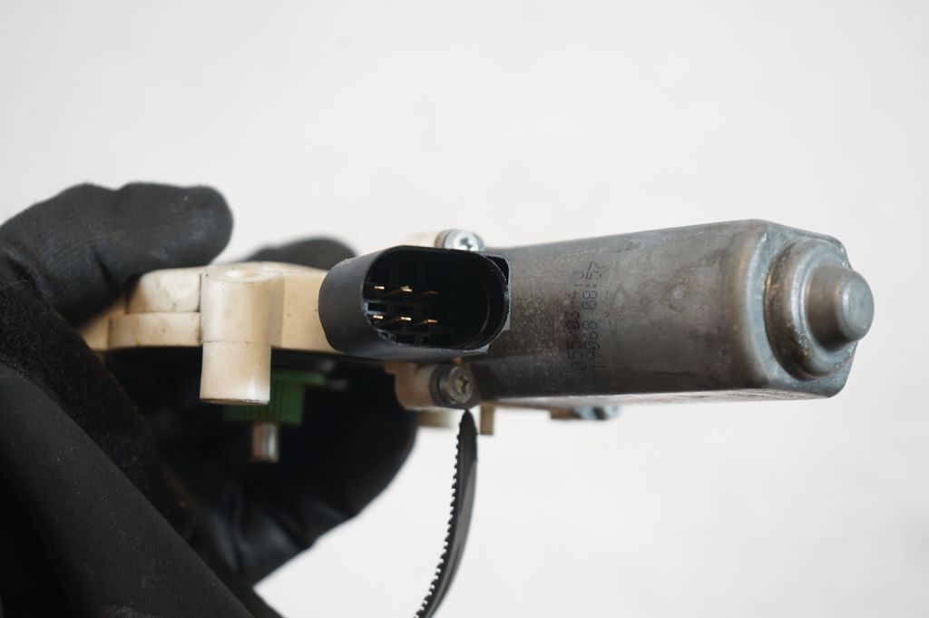 Rear door window regulator motor (6)