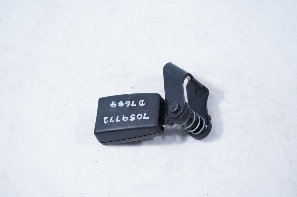 Rear seatbelt buckle (3)