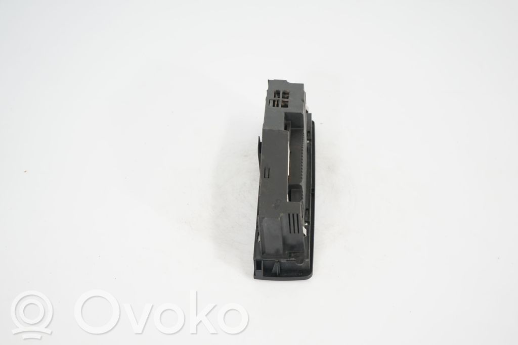 Climate control unit (5)
