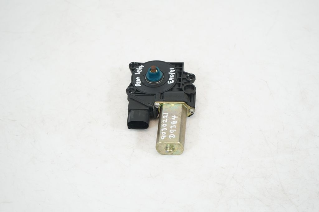 Engine coolant pipe/hose (4)