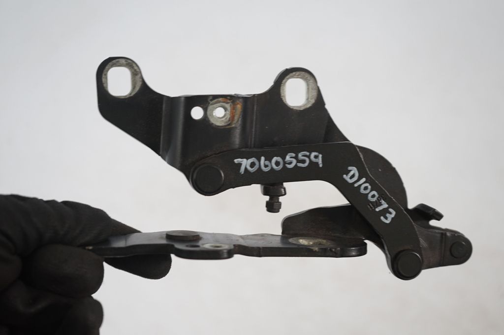 Engine bonnet/hood hinges (7)