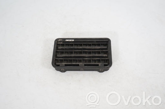 Quarter panel pressure vent