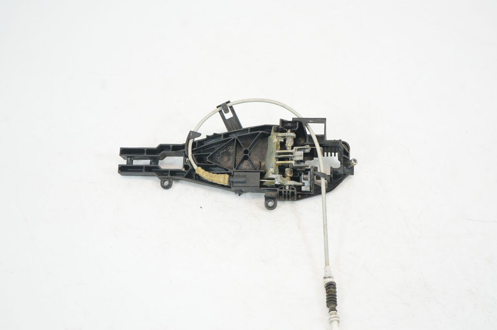 Rear door exterior handle/bracket (5)