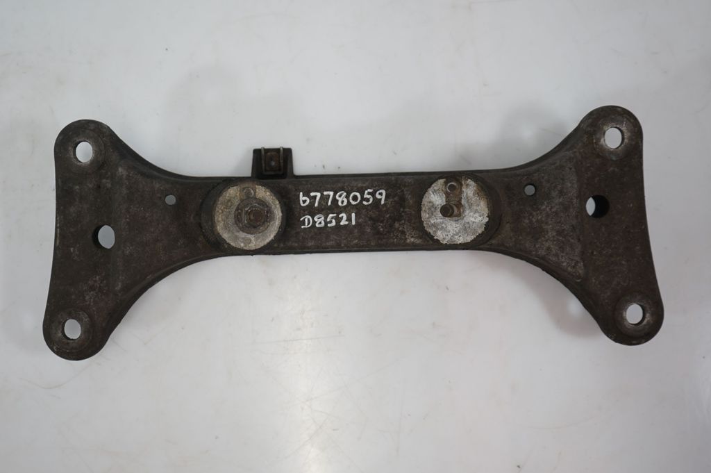 Gearbox mounting bracket (6)