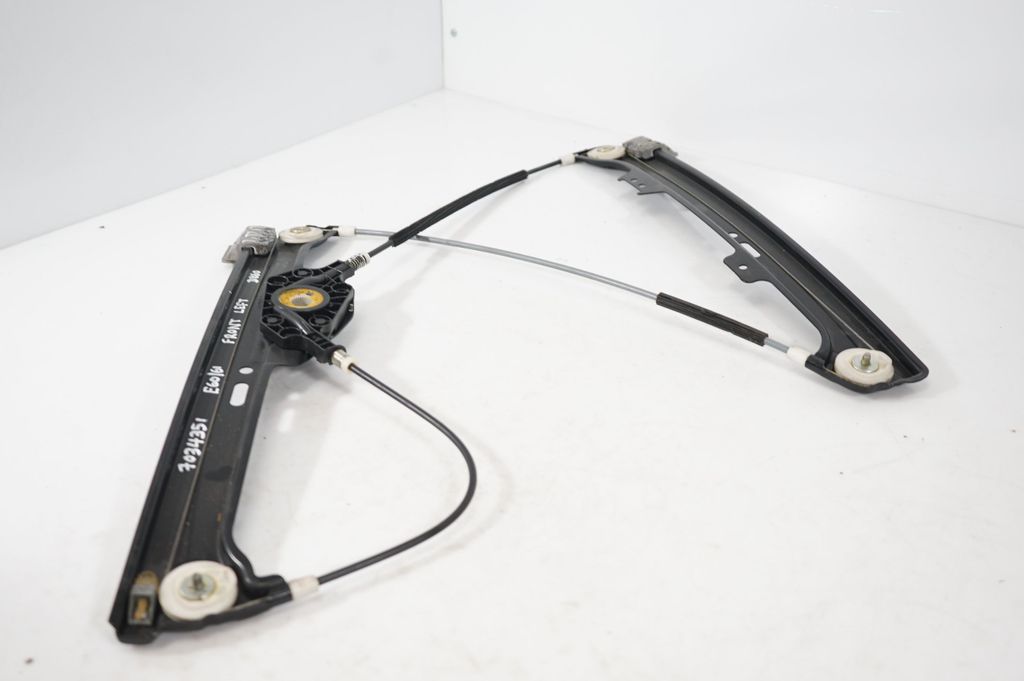 Front door window regulator with motor (7)