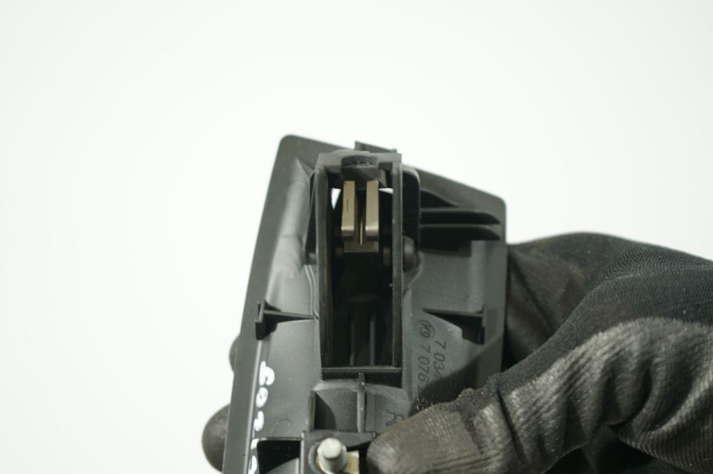 Rear door interior handle (7)