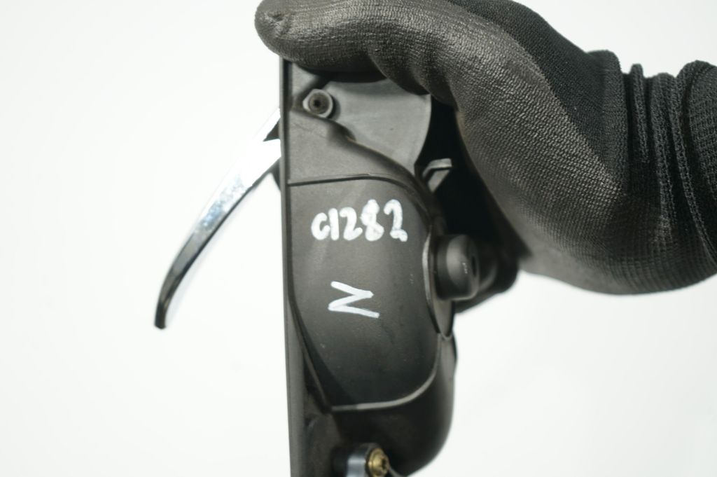 Front door interior handle (8)