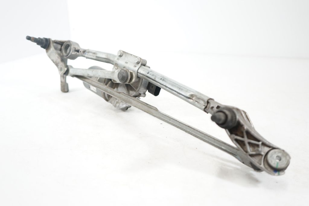 Front wiper linkage and motor (5)