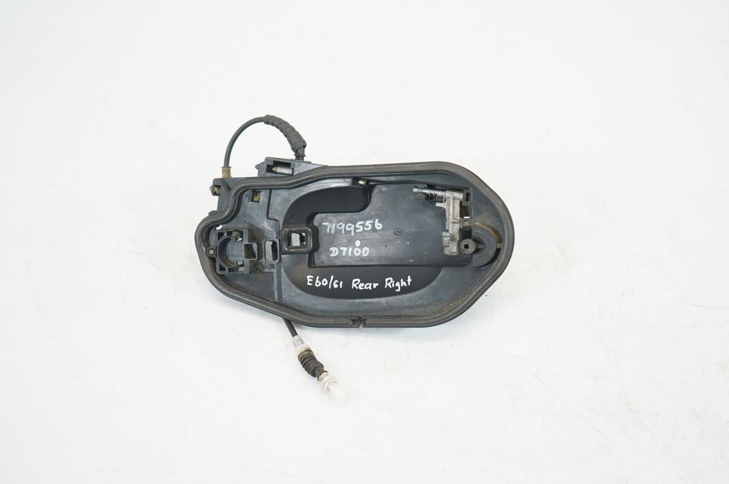 Rear door exterior handle/bracket