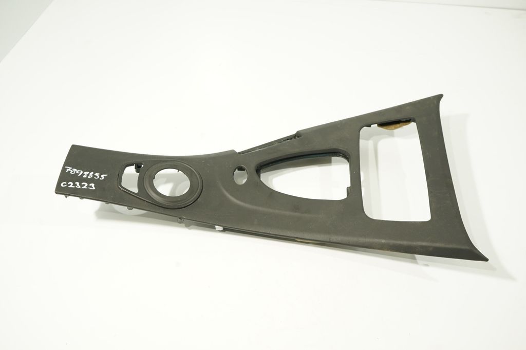 Gear shifter surround trim plastic (4)