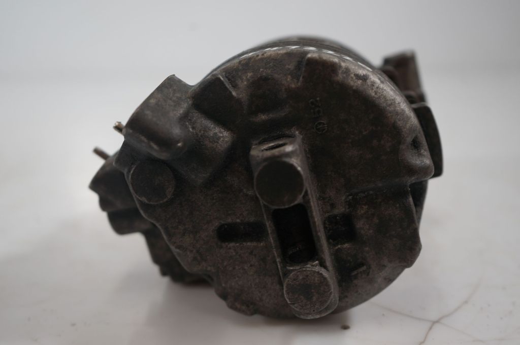 Air conditioning (A/C) compressor (pump) (8)