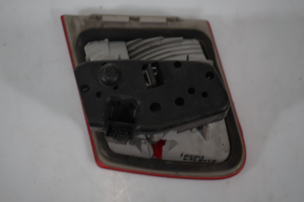 Tailgate rear/tail lights (6)