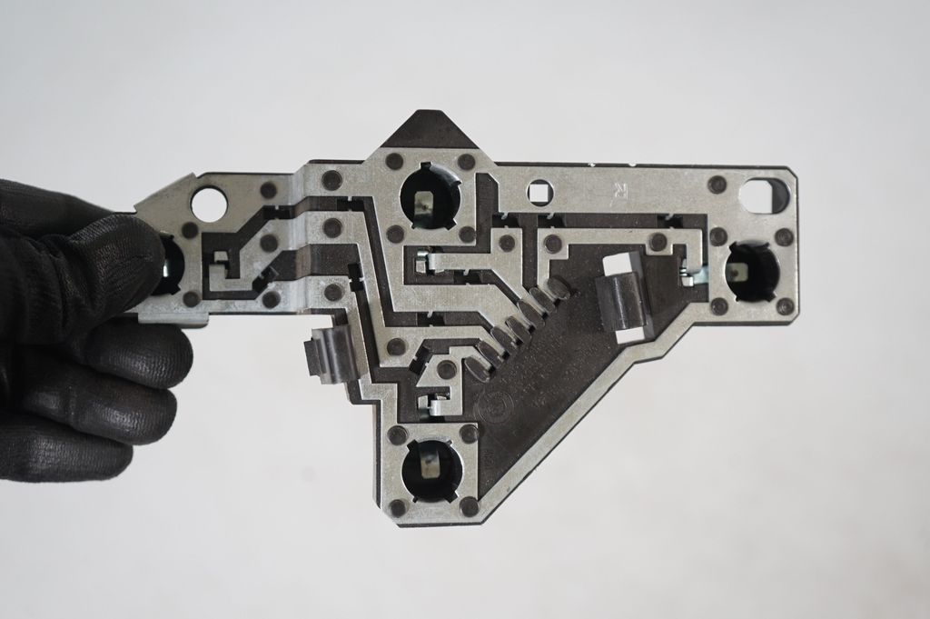 Tail light bulb cover holder (7)