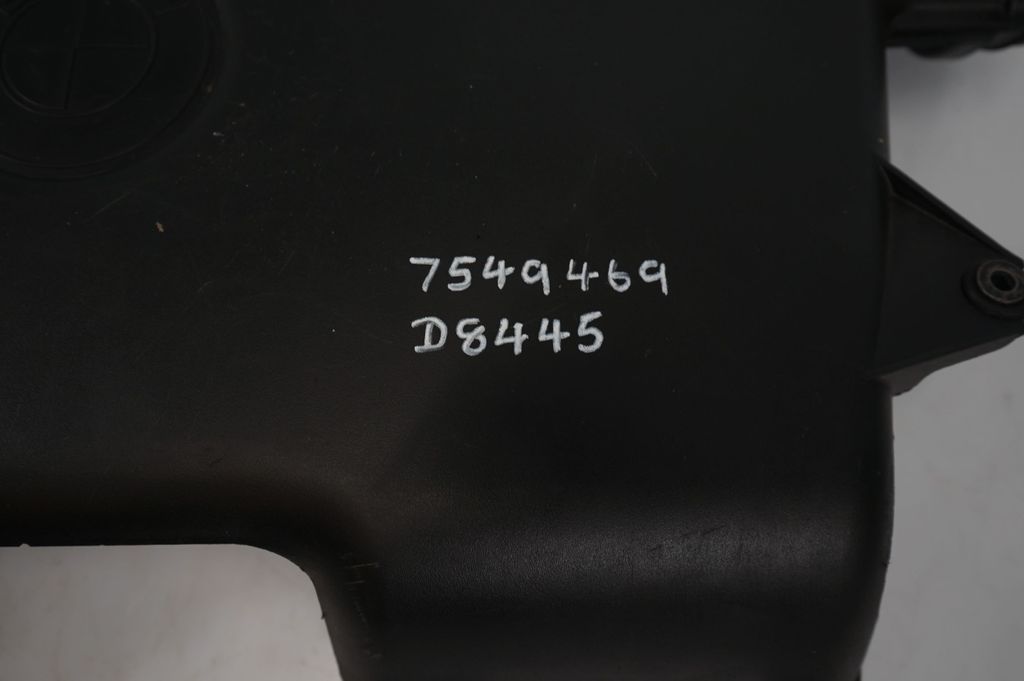 Engine cover (trim) (8)