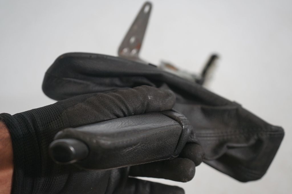 Handbrake/parking brake lever assembly (7)