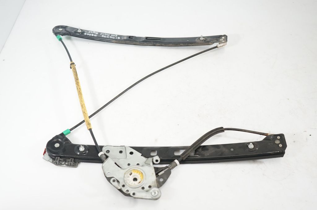 Front door window regulator with motor (3)