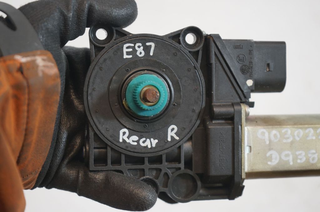 Rear door window regulator with motor (7)