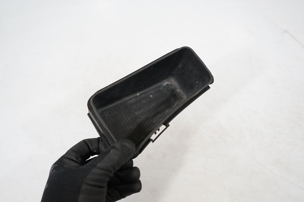 Gear shifter surround trim plastic (7)