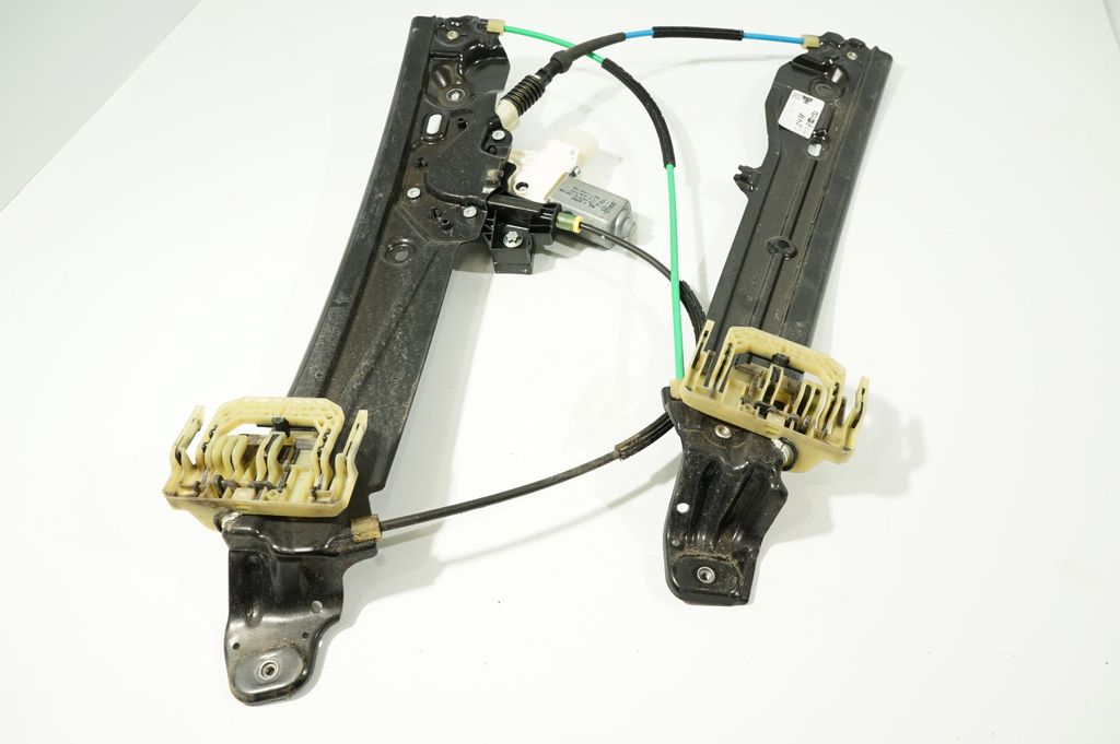 Rear door window regulator with motor (2)