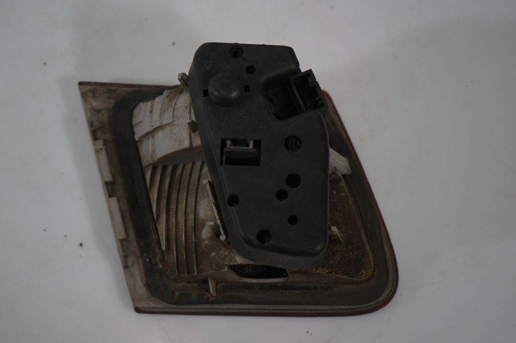 Tail light bulb cover holder (7)