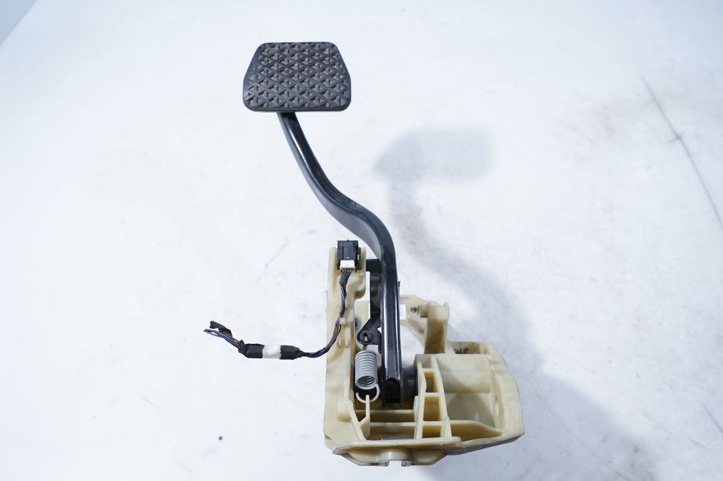 Brake pedal (2)