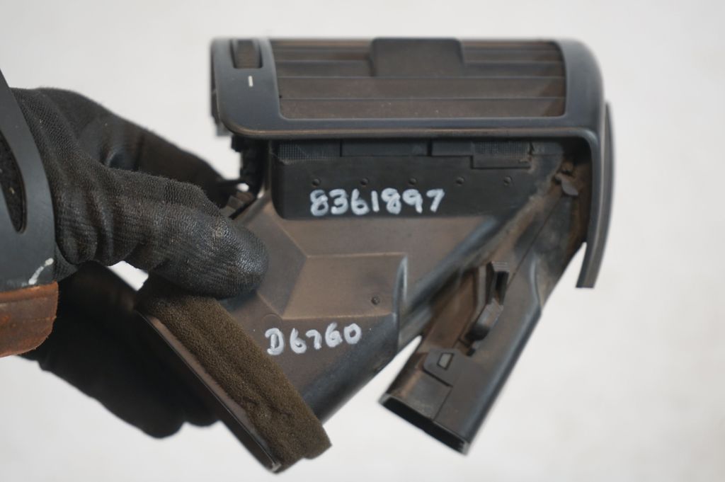 Dashboard side air vent grill/cover trim (8)