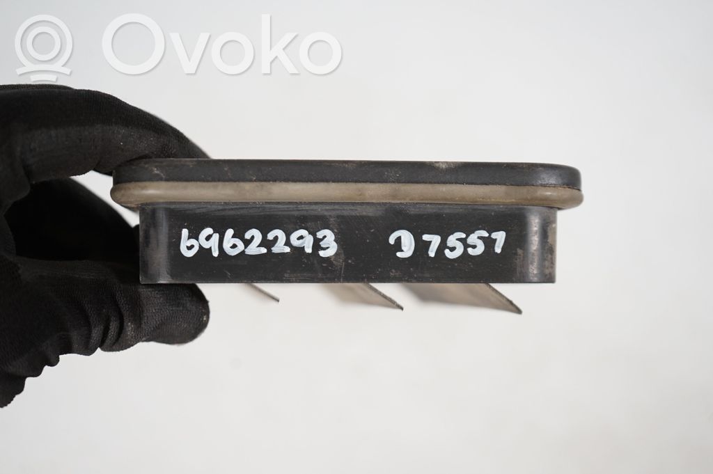 Quarter panel pressure vent (8)