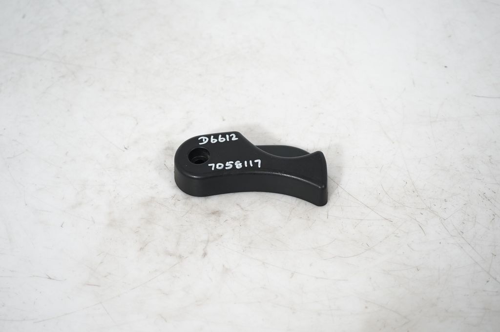 Engine bonnet (hood) release handle