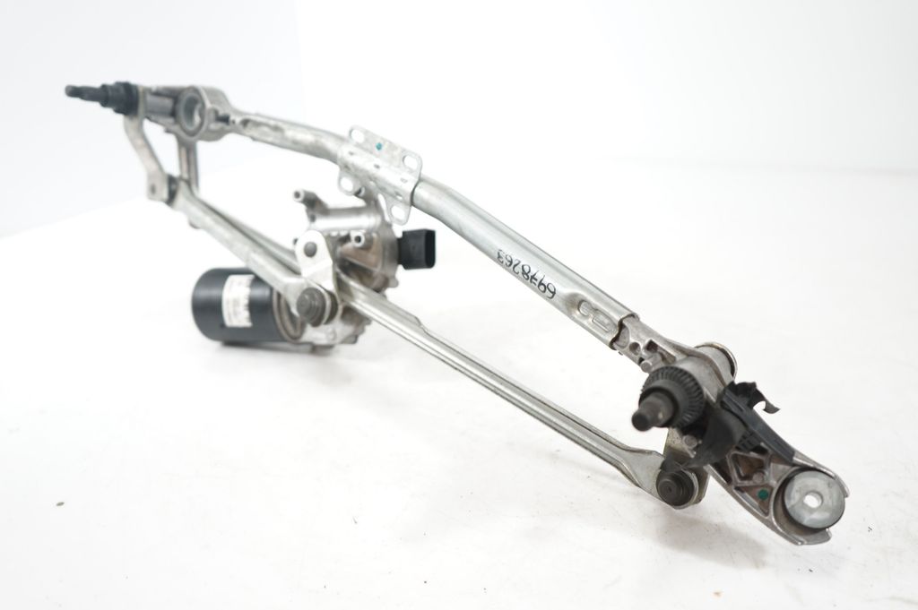 Front wiper linkage and motor (6)