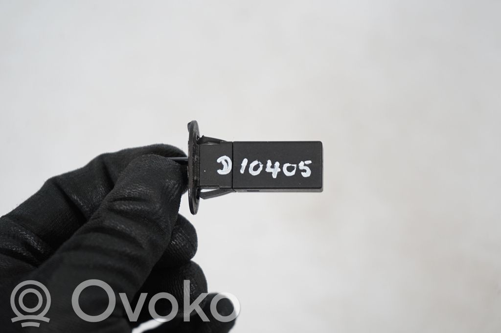 Fuel tank cap lock (8)