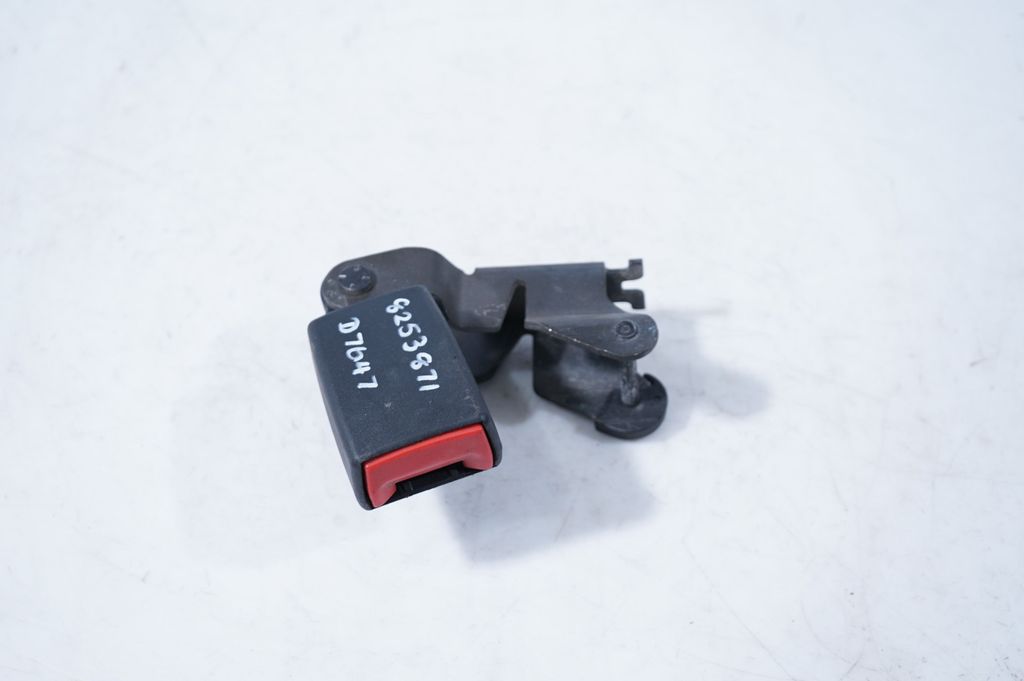 Rear seatbelt buckle (2)