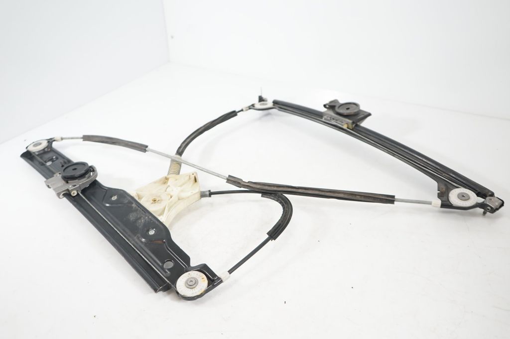 Front door window regulator with motor (6)