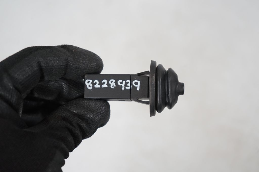 Fuel tank cap lock (6)