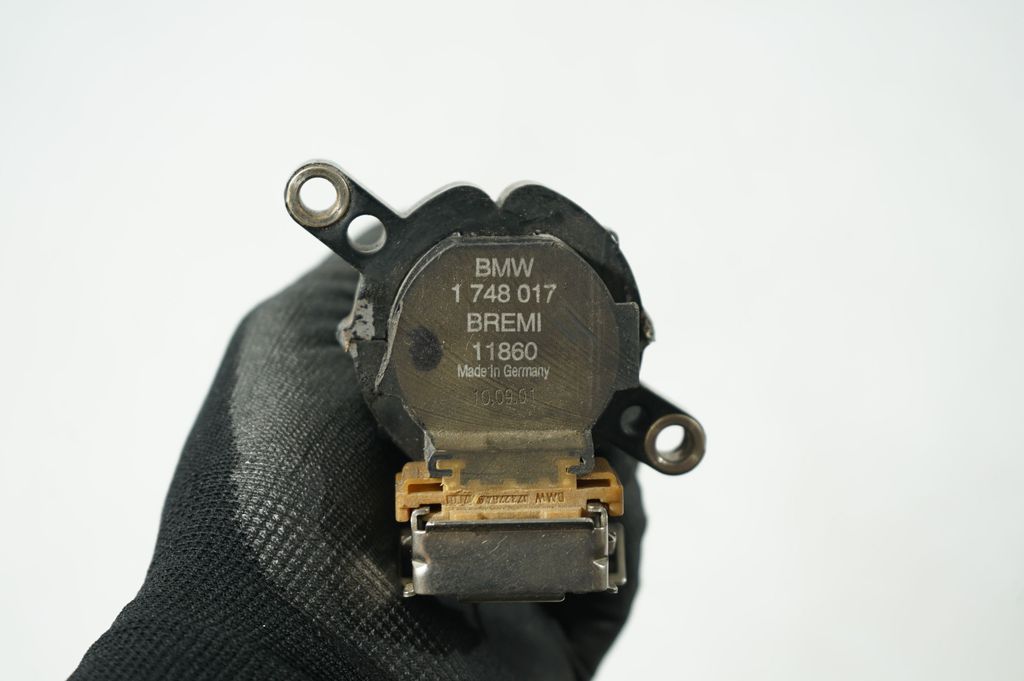 High voltage ignition coil (8)